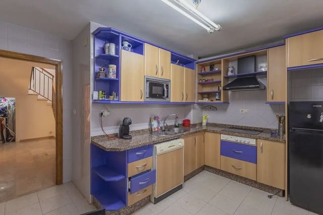 Villa til salgs i Cenes de la Vega med svømmebasseng garasje - € 365 000 (Ref: 9837305)