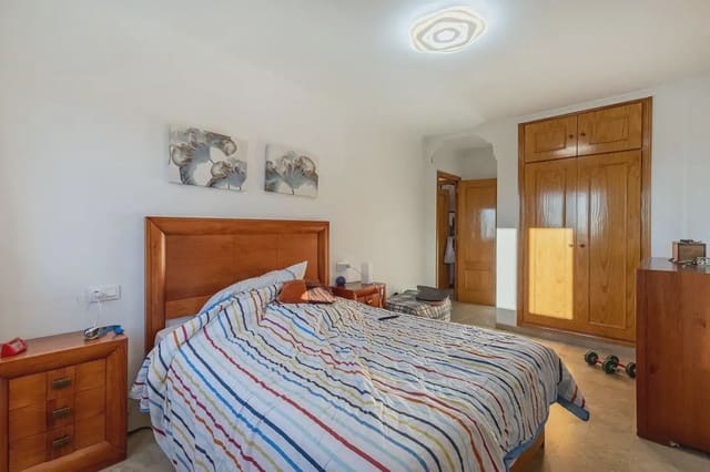 Villa til salgs i Cenes de la Vega med svømmebasseng garasje - € 365 000 (Ref: 9837305)