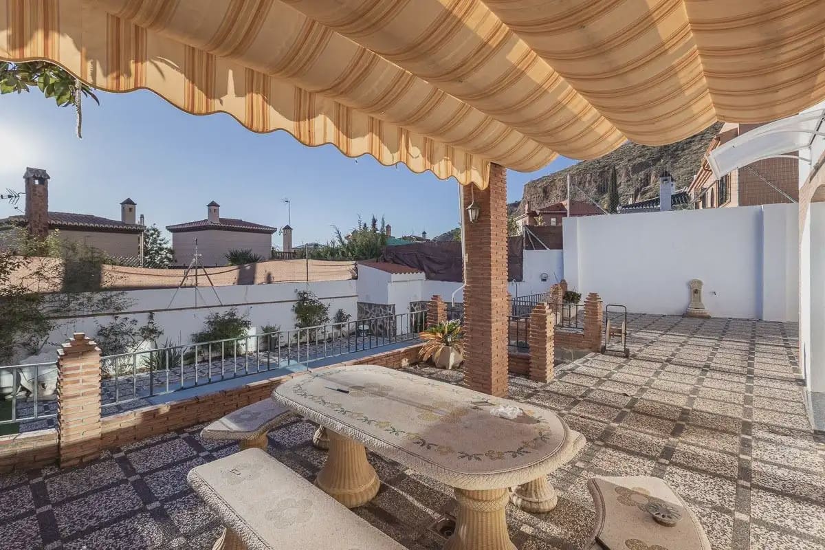 Villa zu verkaufen in Cenes de la Vega mit Pool Garage - 365.000 € (Ref: 9837305)