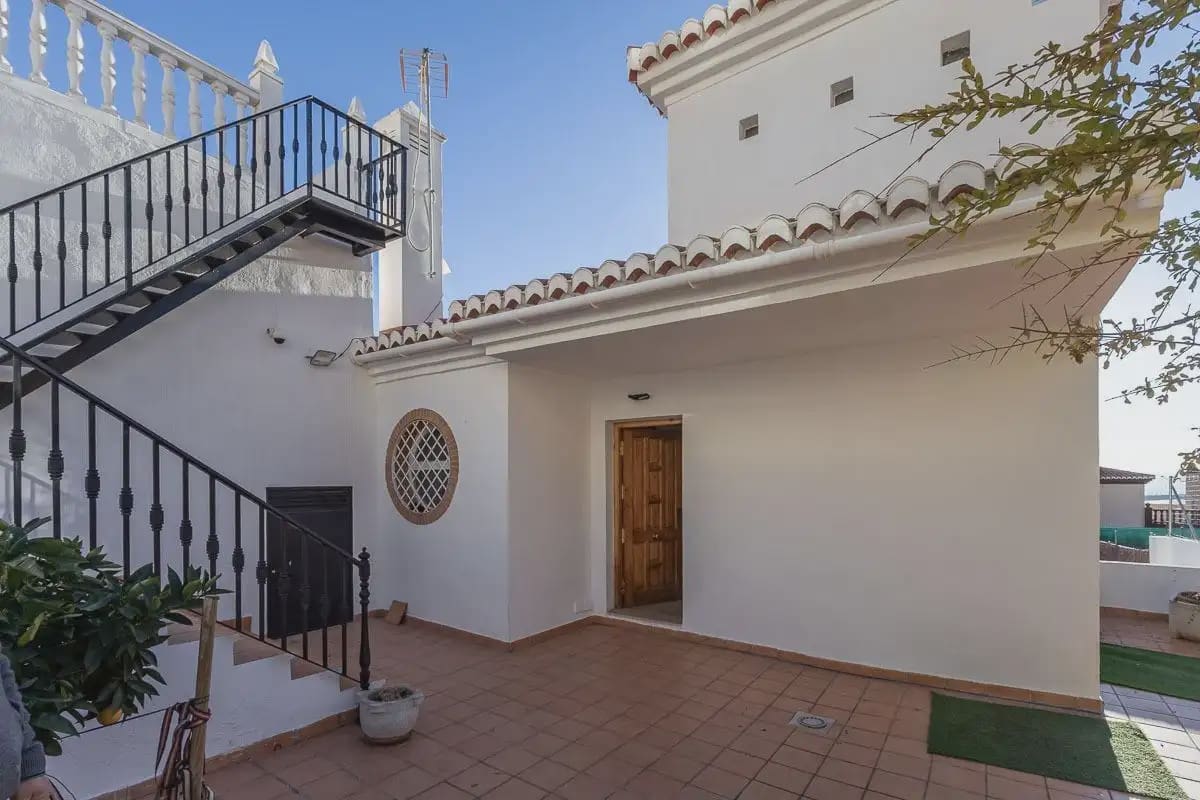 Villa zu verkaufen in Cenes de la Vega mit Pool Garage - 365.000 € (Ref: 9837305)