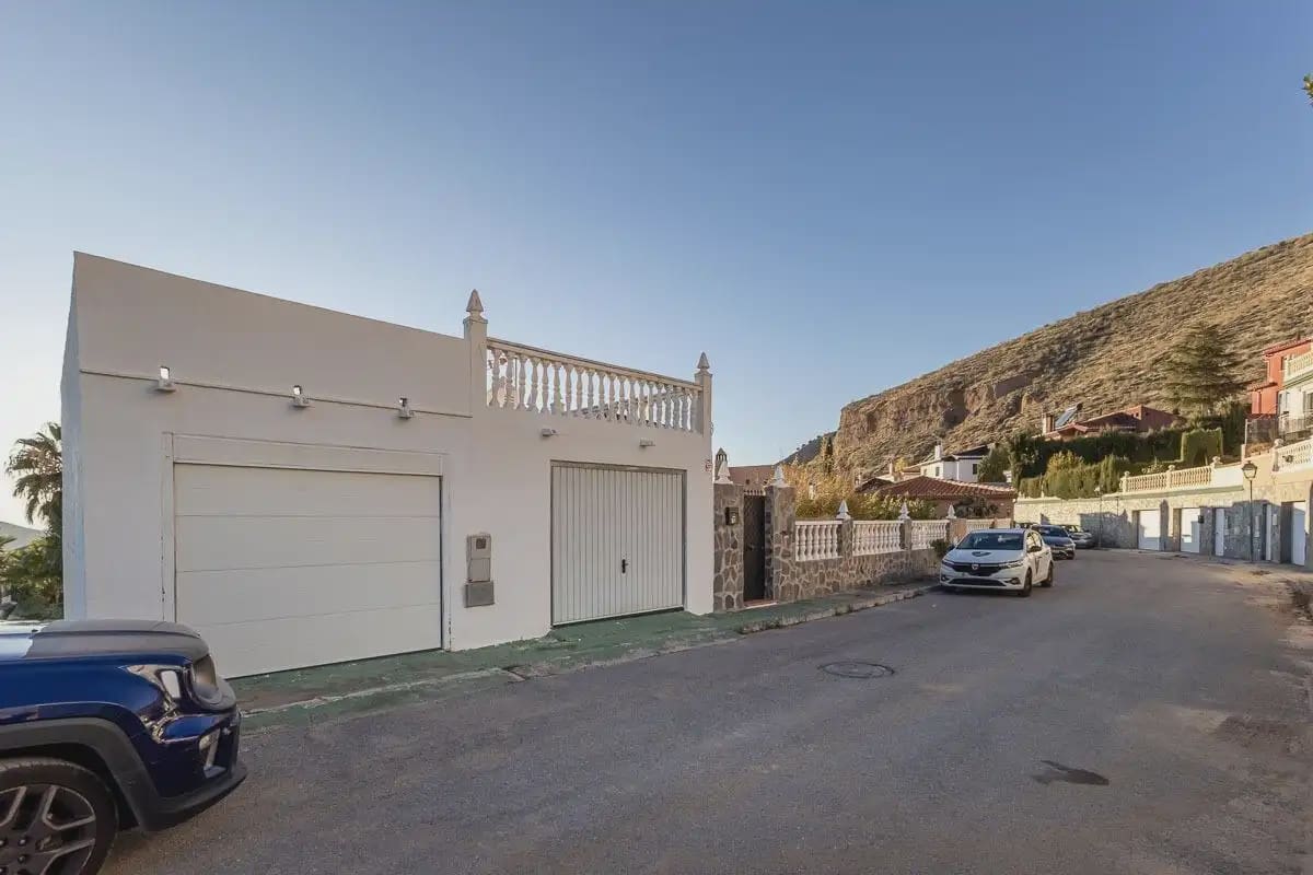 Villa zu verkaufen in Cenes de la Vega mit Pool Garage - 365.000 € (Ref: 9837305)