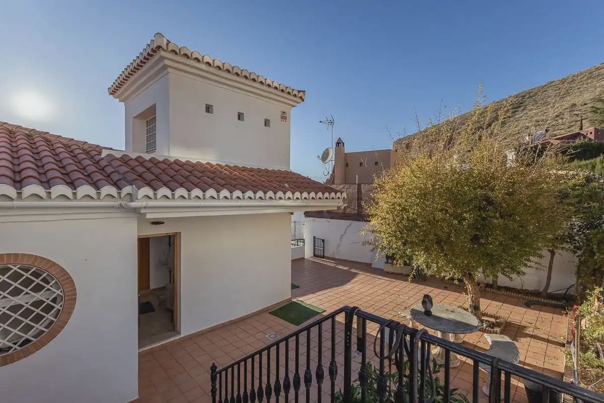 Villa zu verkaufen in Cenes de la Vega mit Pool Garage - 365.000 € (Ref: 9837305)