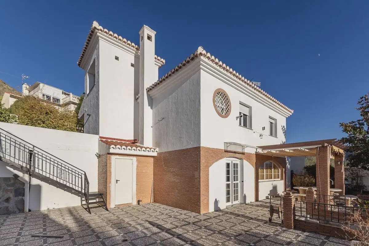 Villa zu verkaufen in Cenes de la Vega mit Pool Garage - 365.000 € (Ref: 9837305)