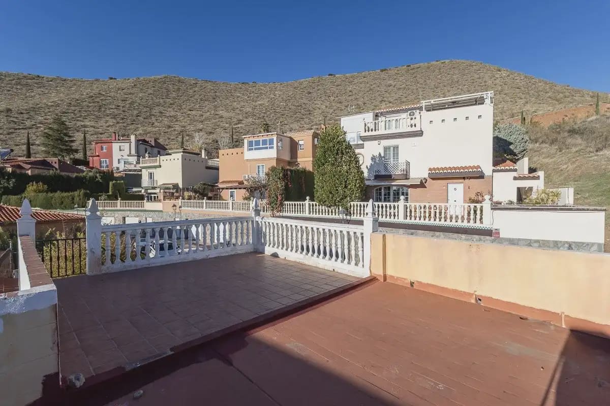 Villa zu verkaufen in Cenes de la Vega mit Pool Garage - 365.000 € (Ref: 9837305)