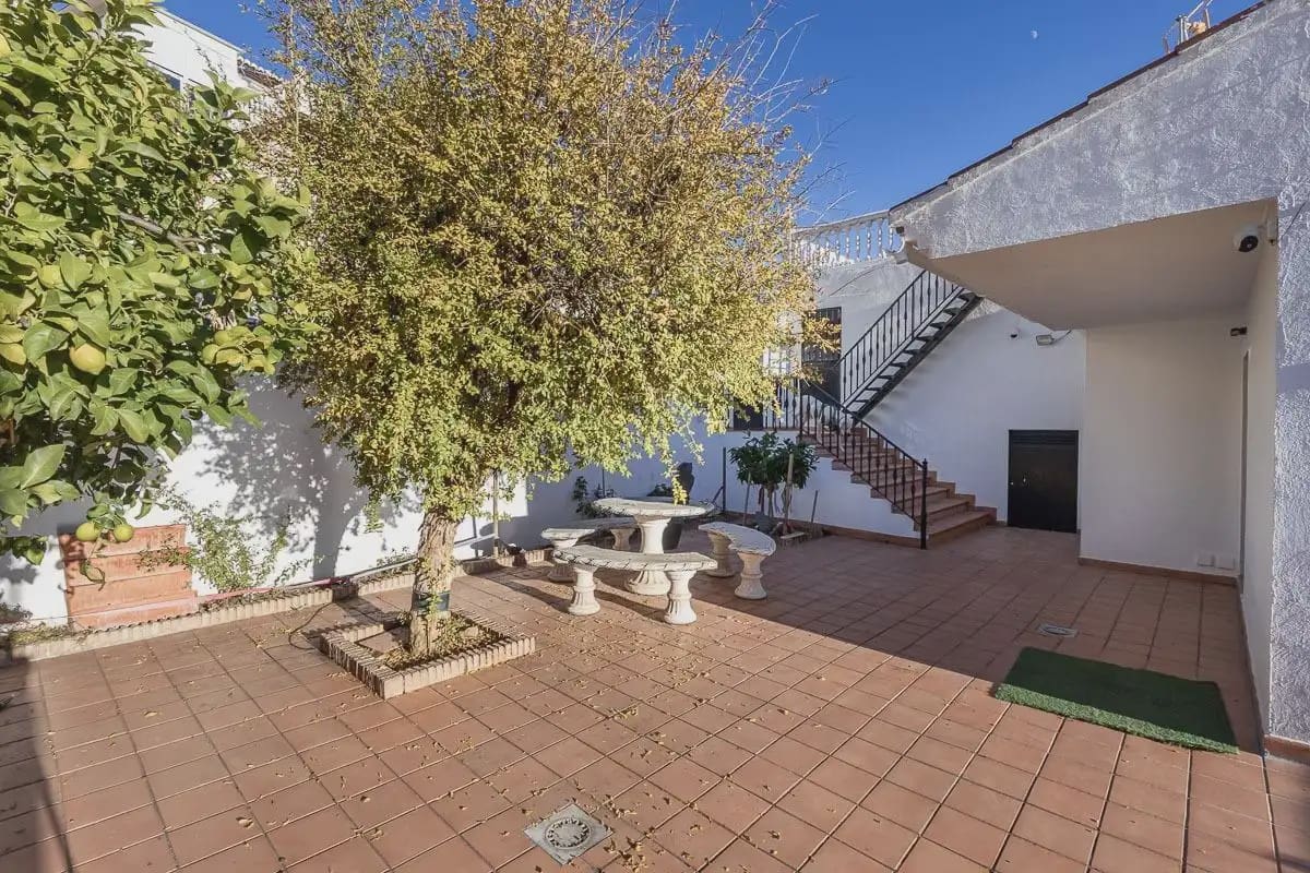 Villa zu verkaufen in Cenes de la Vega mit Pool Garage - 365.000 € (Ref: 9837305)