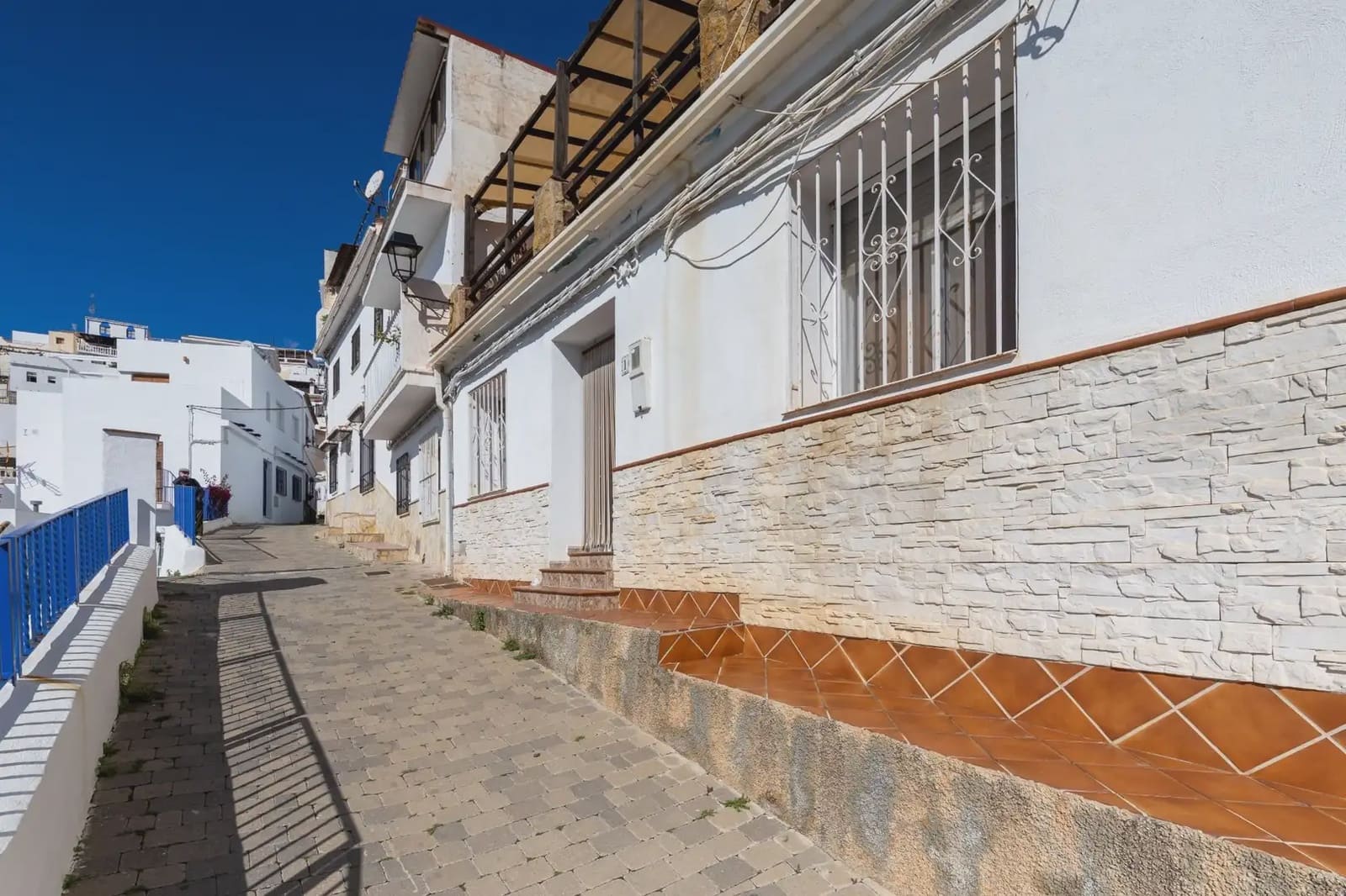 Townhouse for sale in Salobrena - € 199,000 (Ref: 9837307)