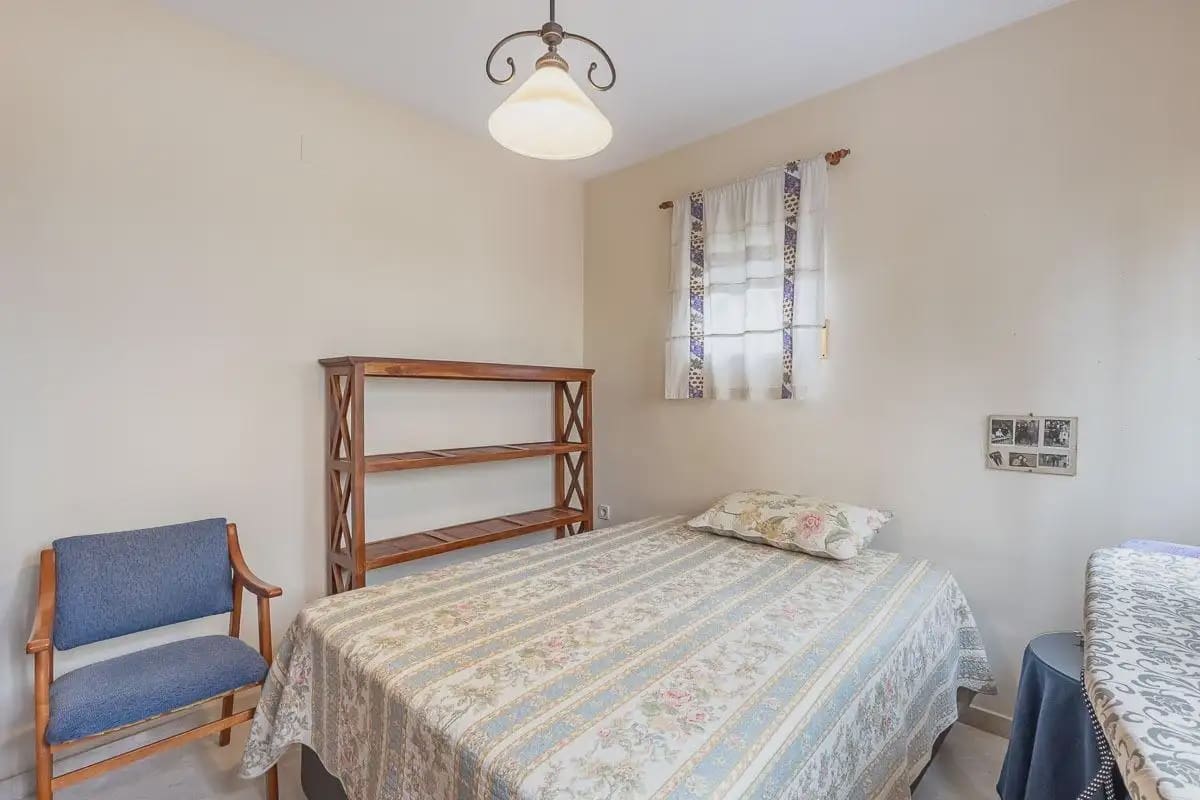 Villa til salgs i Peligros med svømmebasseng garasje - € 439 000 (Ref: 9837308)
