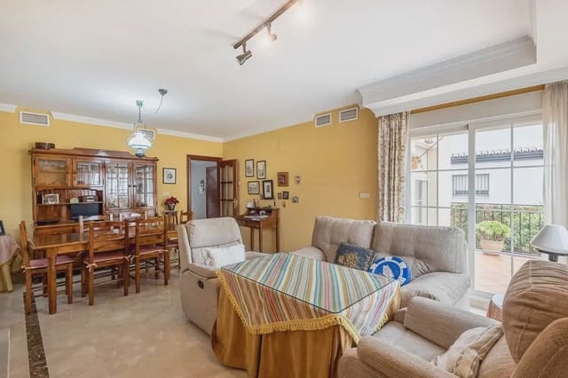 Villa til salgs i Peligros med svømmebasseng garasje - € 439 000 (Ref: 9837308)