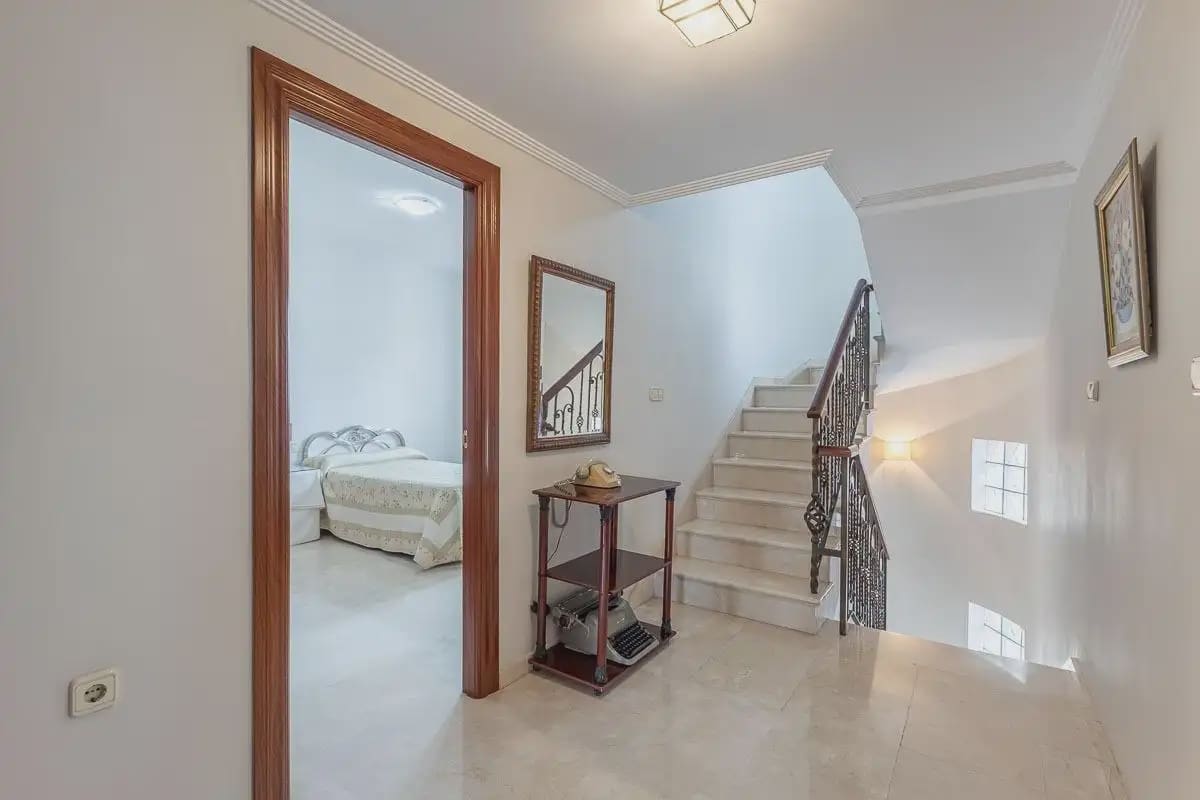 Villa til salgs i Peligros med svømmebasseng garasje - € 439 000 (Ref: 9837308)