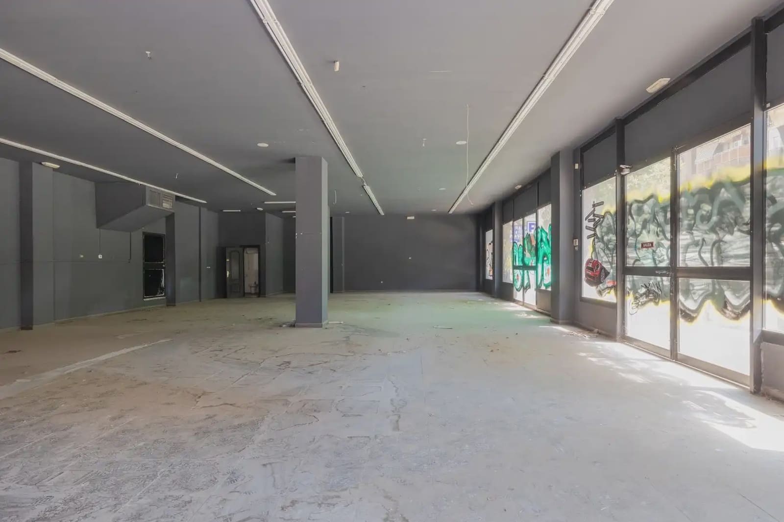 Local Comercial en Granada ciudad en venta - 816.000 € (Ref: 9837310)