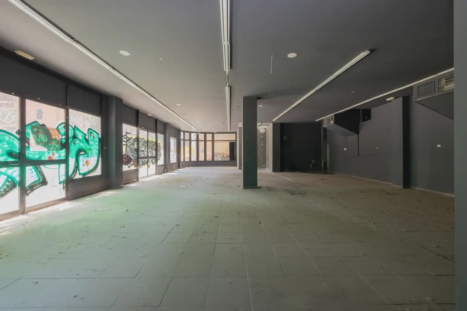 Local Comercial en Granada ciudad en venta - 816.000 € (Ref: 9837310)