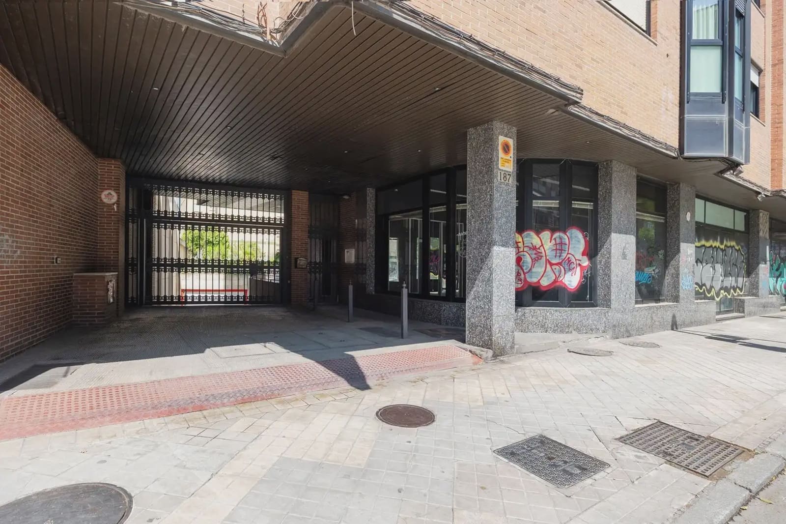 Local Comercial en Granada ciudad en venta - 816.000 € (Ref: 9837310)
