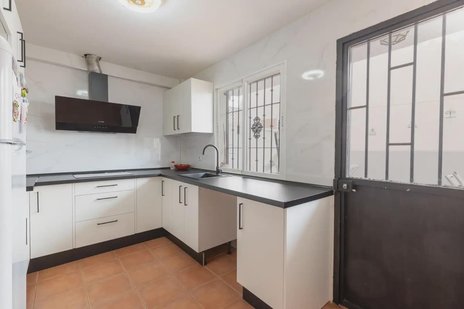 Omakotitalo myytävänä paikassa Churriana de la Vega mukana 
autotalli - 265 000 € (Ref: 9837311)