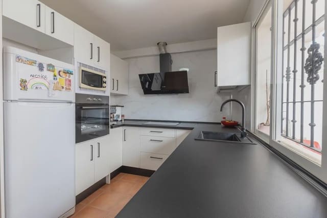Omakotitalo myytävänä paikassa Churriana de la Vega mukana 
autotalli - 265 000 € (Ref: 9837311)