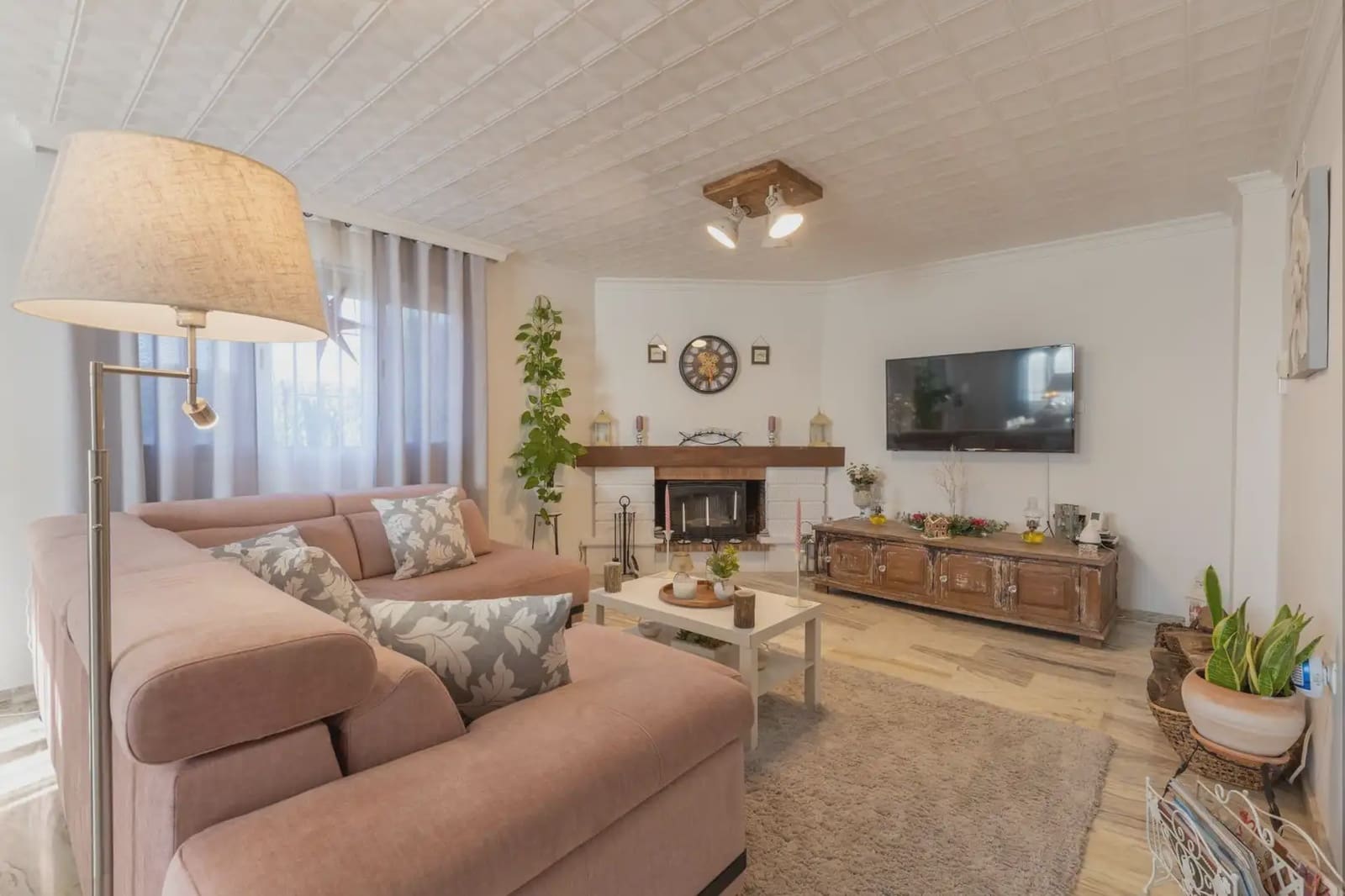 Villa/Maison à vendre à Gojar avec piscine garage - 520 000 € (Ref: 9837314)