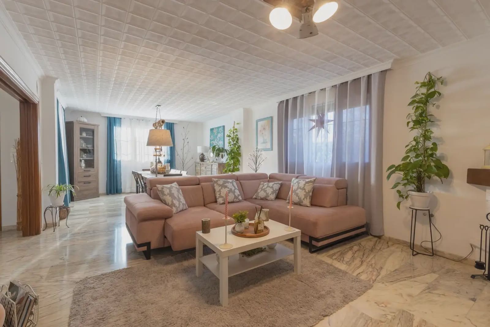 Villa/Maison à vendre à Gojar avec piscine garage - 520 000 € (Ref: 9837314)