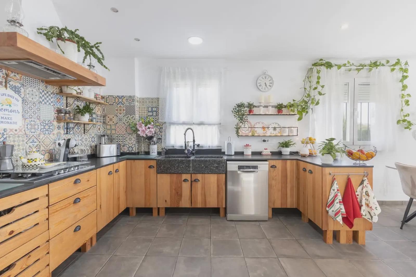Villa/Maison à vendre à Gojar avec piscine garage - 520 000 € (Ref: 9837314)