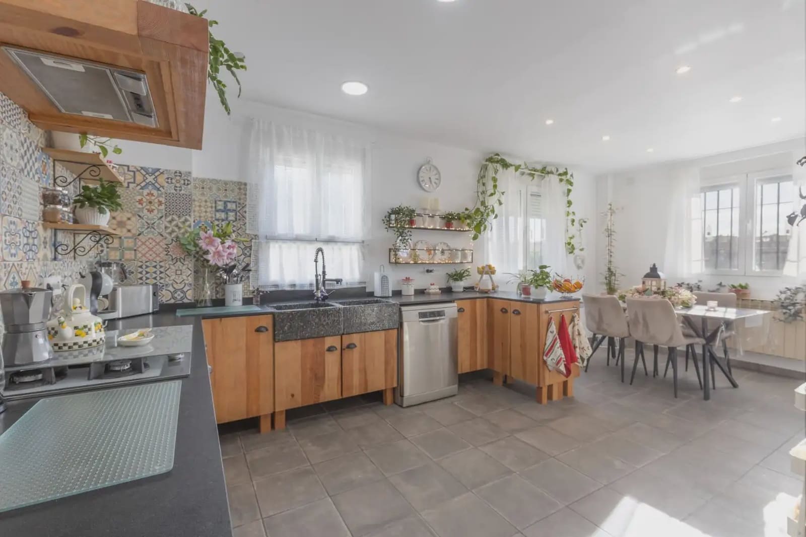 Villa/Maison à vendre à Gojar avec piscine garage - 520 000 € (Ref: 9837314)