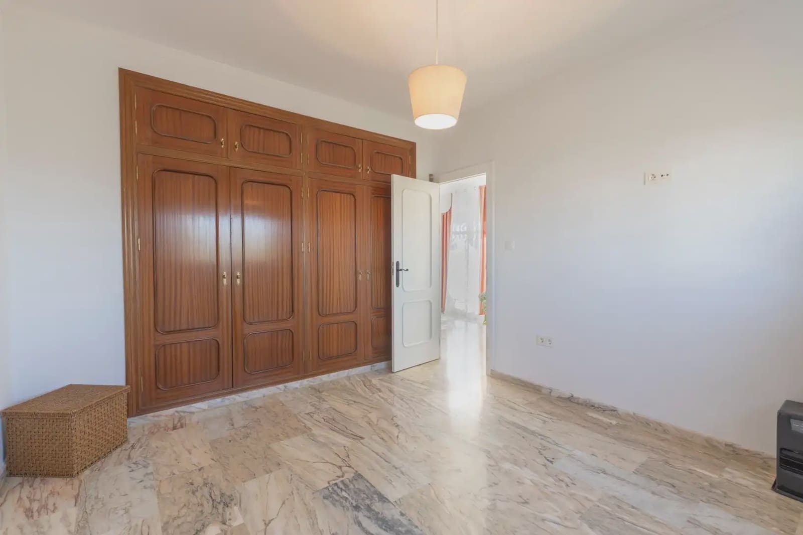 Villa/Maison à vendre à Gojar avec piscine garage - 520 000 € (Ref: 9837314)