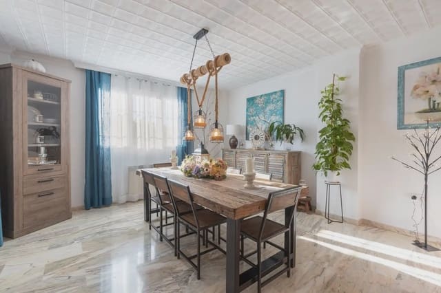 Villa til salgs i Gójar med svømmebasseng garasje - € 520 000 (Ref: 9837314)