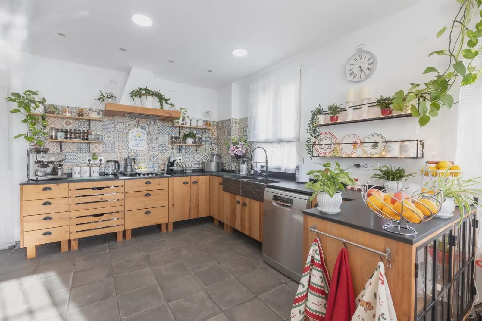 Villa/Maison à vendre à Gojar avec piscine garage - 520 000 € (Ref: 9837314)