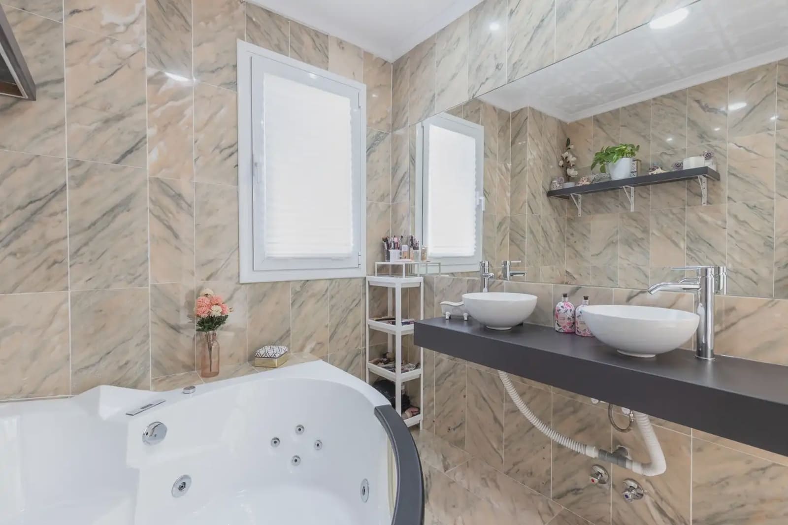 Villa/Maison à vendre à Gojar avec piscine garage - 520 000 € (Ref: 9837314)