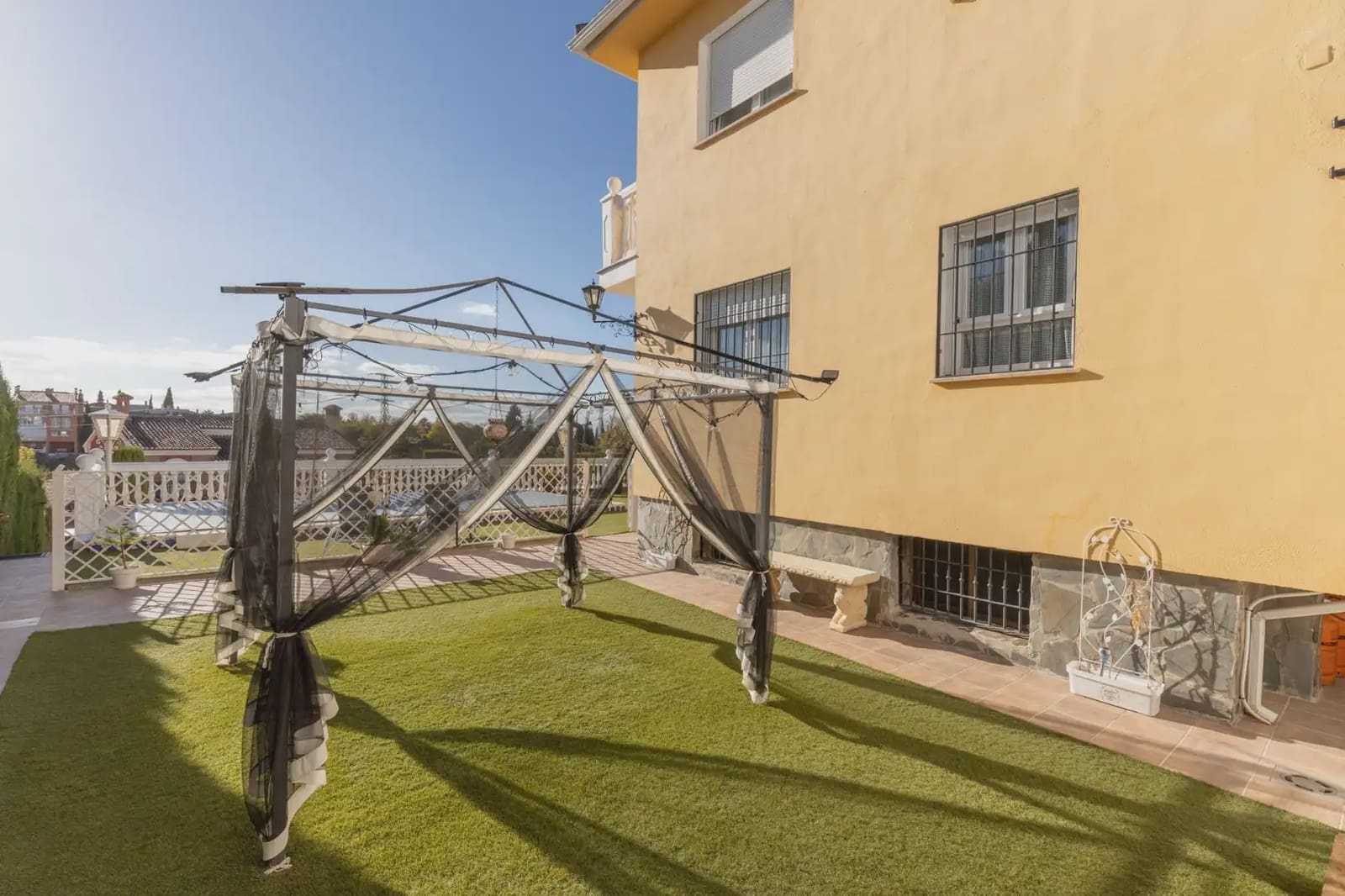 Villa/Maison à vendre à Gojar avec piscine garage - 520 000 € (Ref: 9837314)