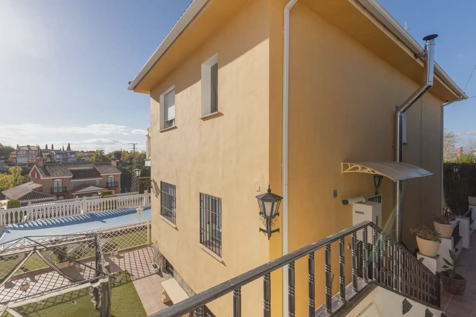 Villa/Maison à vendre à Gojar avec piscine garage - 520 000 € (Ref: 9837314)