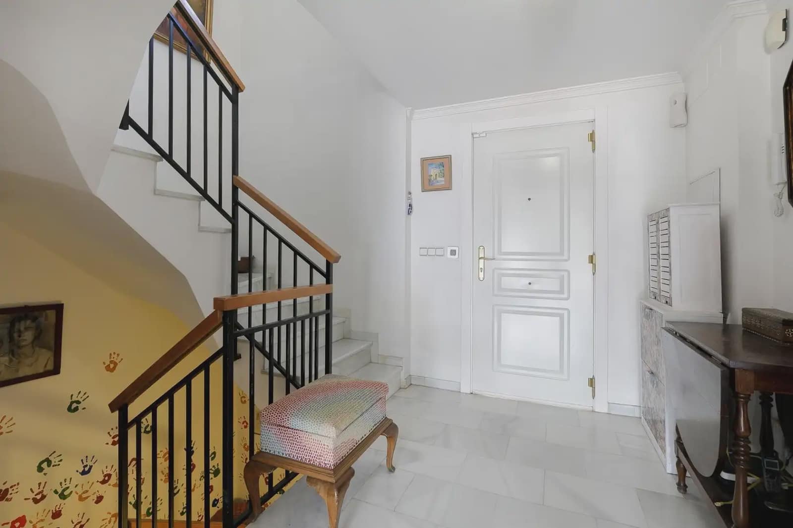 Rekkehus til salgs i Granada by med svømmebasseng garasje - € 449 900 (Ref: 9837315)