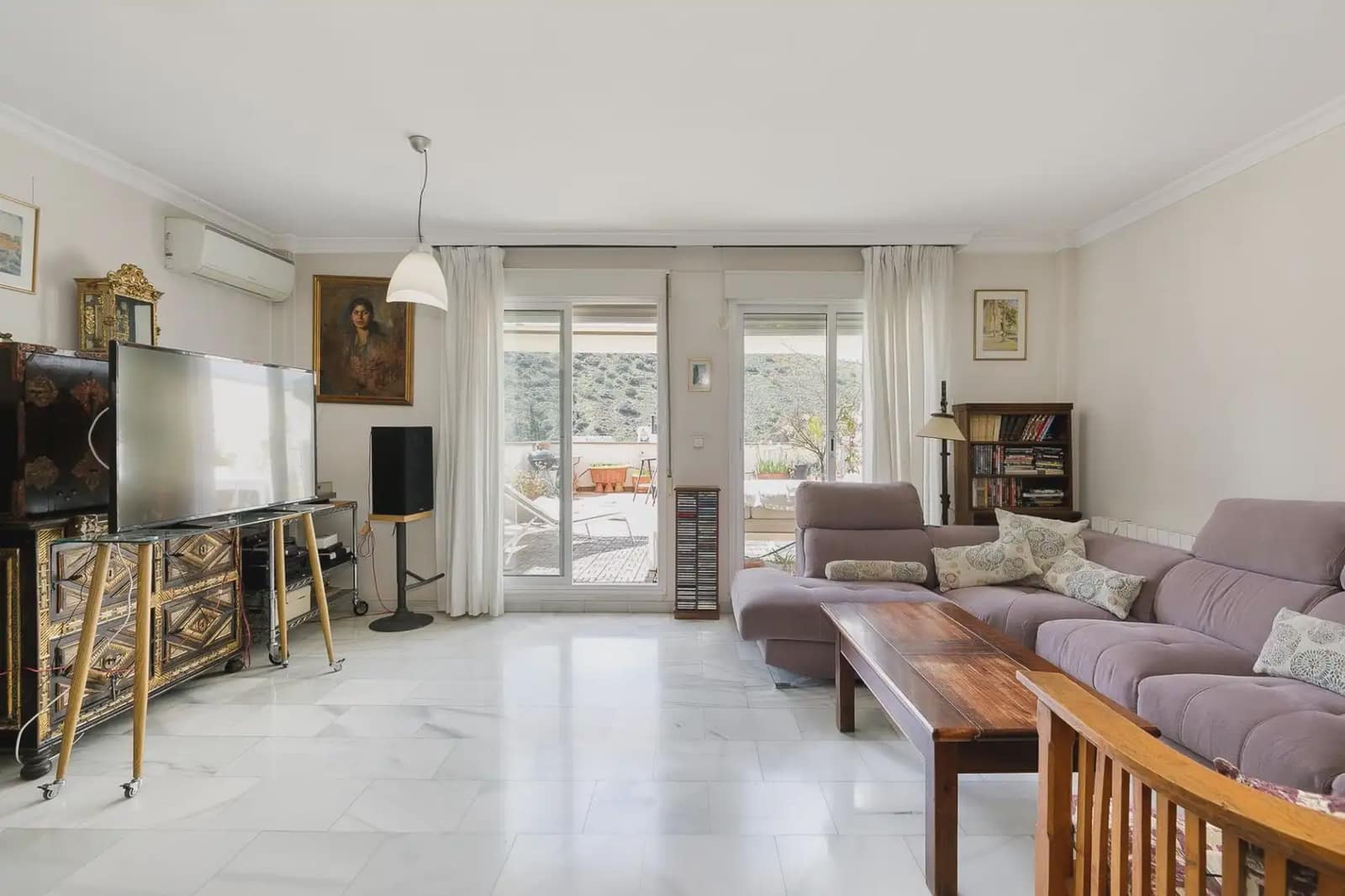 Rekkehus til salgs i Granada by med svømmebasseng garasje - € 449 900 (Ref: 9837315)