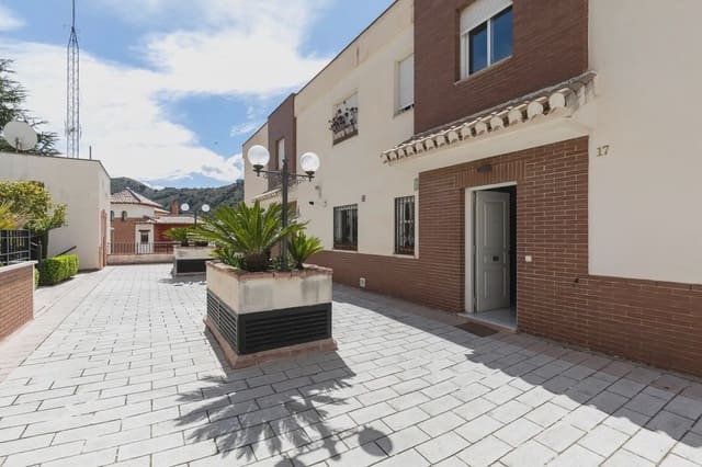 Rekkehus til salgs i Carretera de la Sierra, Granada by med svømmebasseng garasje - € 449 900 (Ref: 9837315)