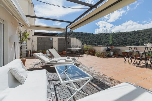 Rekkehus til salgs i Carretera de la Sierra, Granada by med svømmebasseng garasje - € 449 900 (Ref: 9837315)