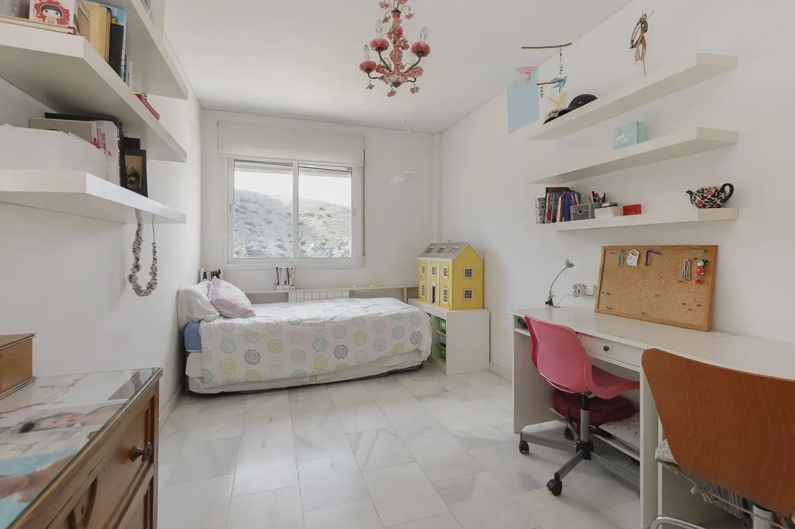 Rekkehus til salgs i Granada by med svømmebasseng garasje - € 449 900 (Ref: 9837315)