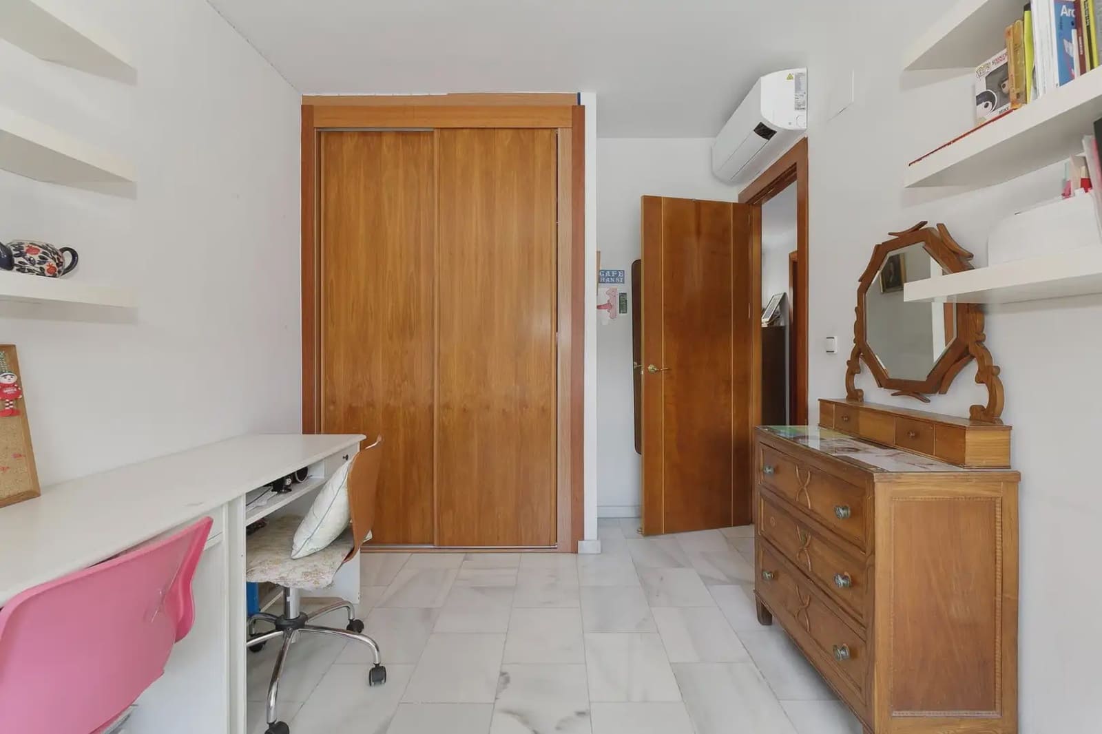Rekkehus til salgs i Granada by med svømmebasseng garasje - € 449 900 (Ref: 9837315)