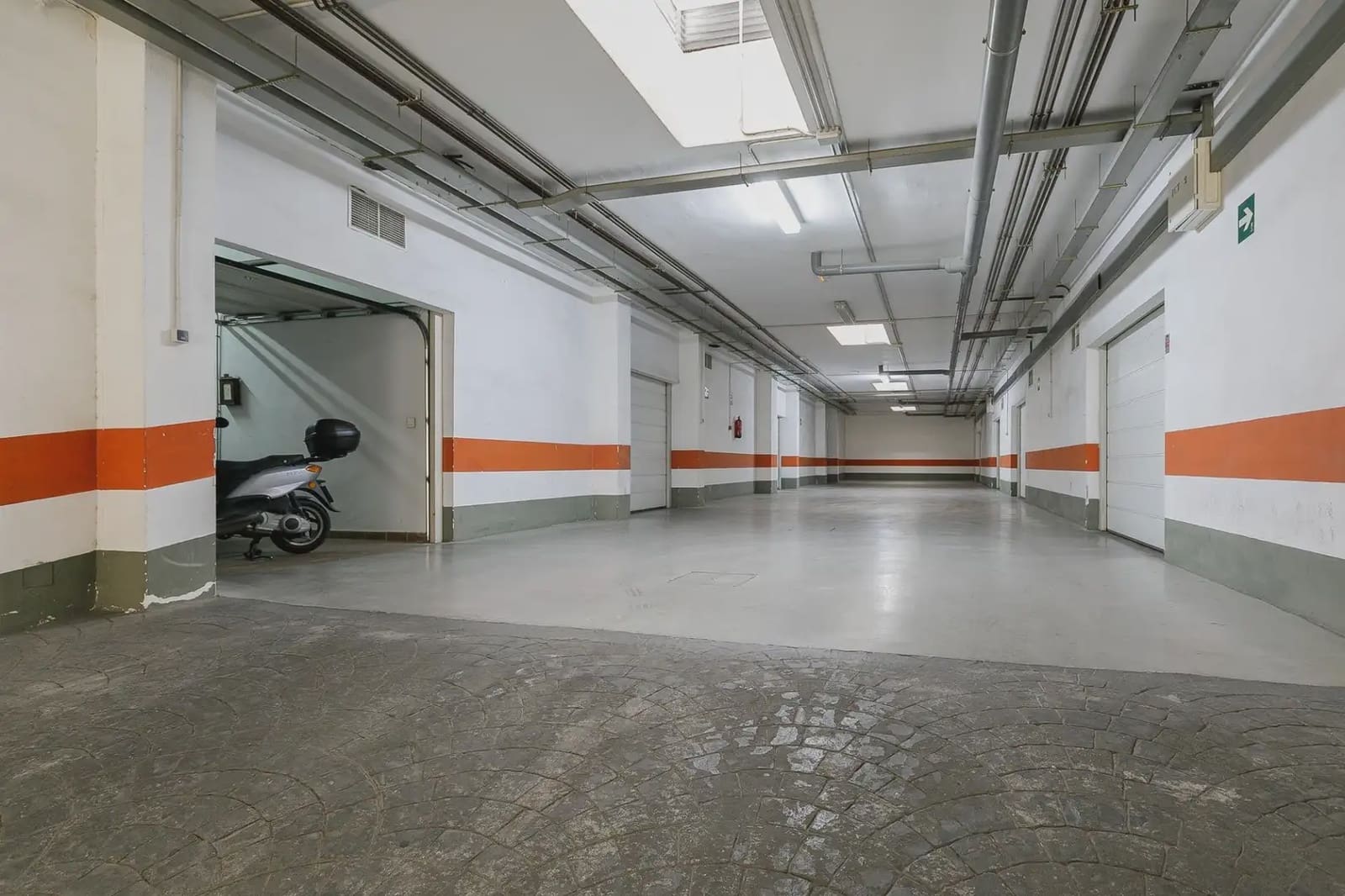 Rekkehus til salgs i Granada by med svømmebasseng garasje - € 449 900 (Ref: 9837315)