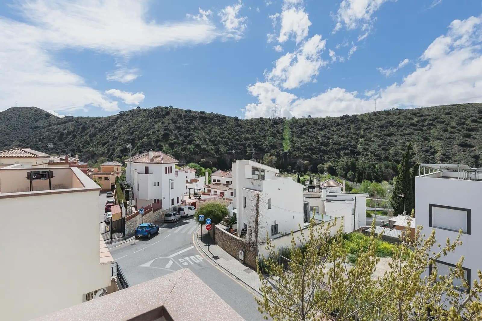 Rekkehus til salgs i Granada by med svømmebasseng garasje - € 449 900 (Ref: 9837315)