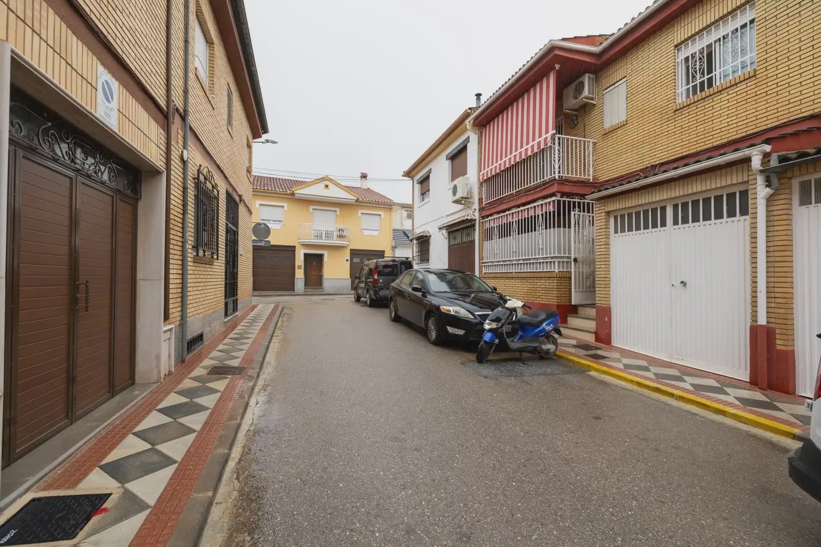 Byhus til salg i Atarfe med garage - € 164.000 (Ref: 9837316)