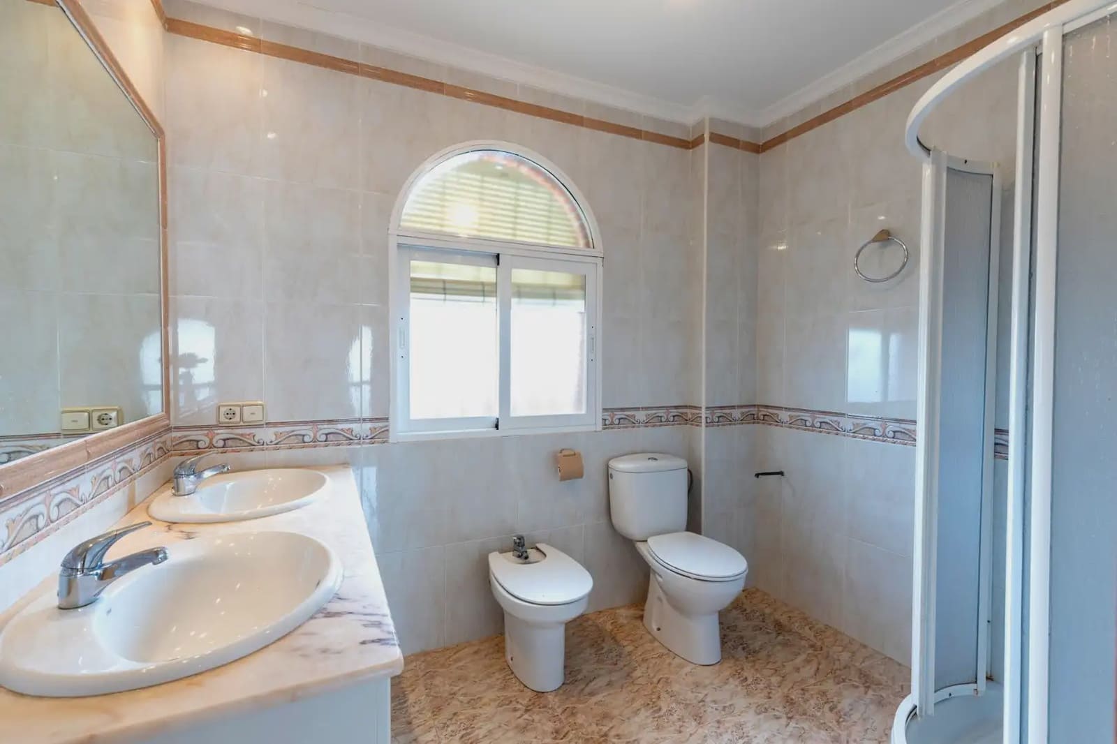 Villa til salg i Escuzar med swimmingpool garage - € 259.000 (Ref: 9837318)