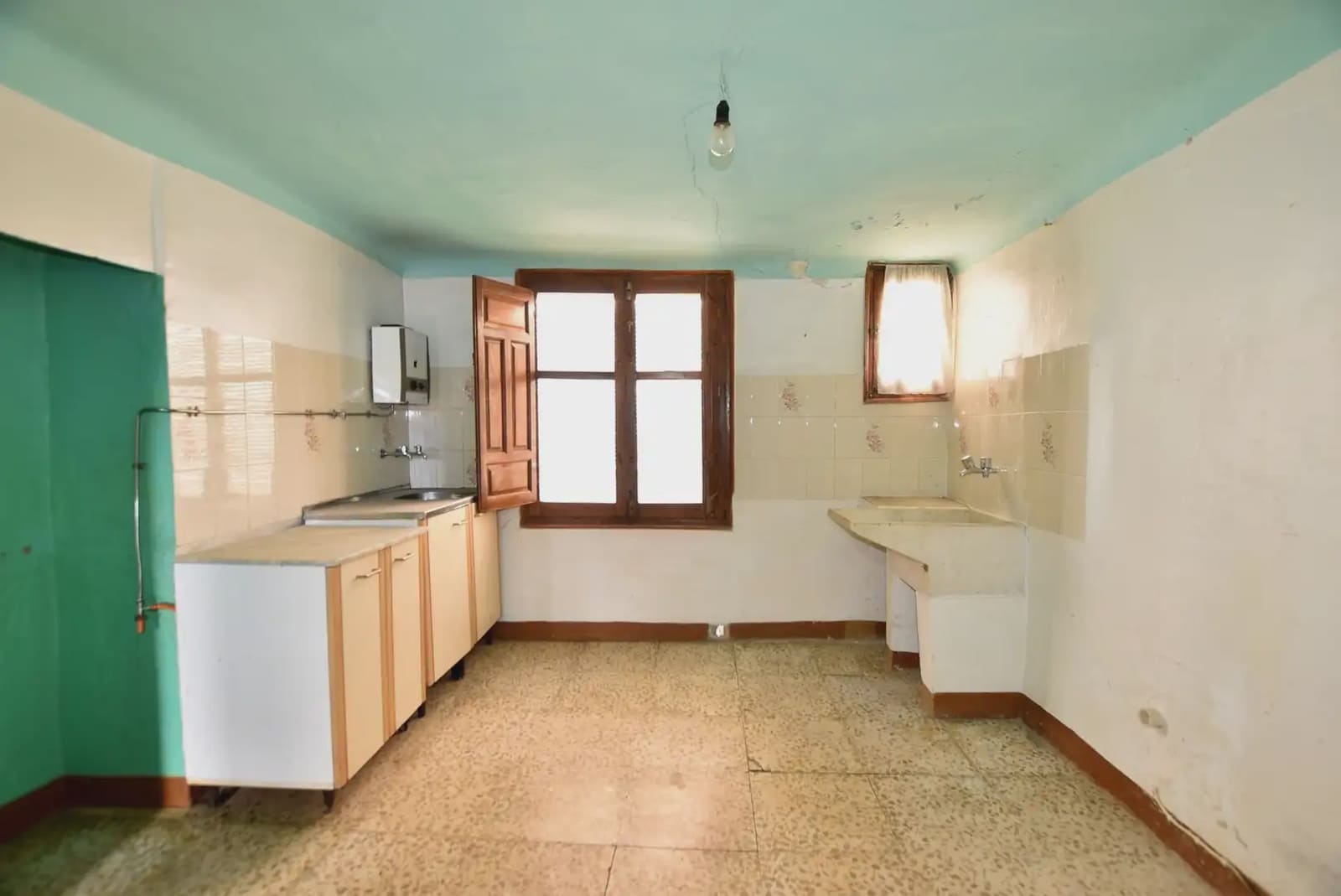 Townhouse for sale in Lanjaron - € 59,000 (Ref: 9837319)