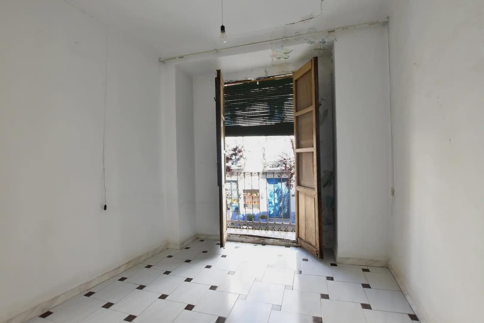 Townhouse for sale in Lanjaron - € 59,000 (Ref: 9837319)