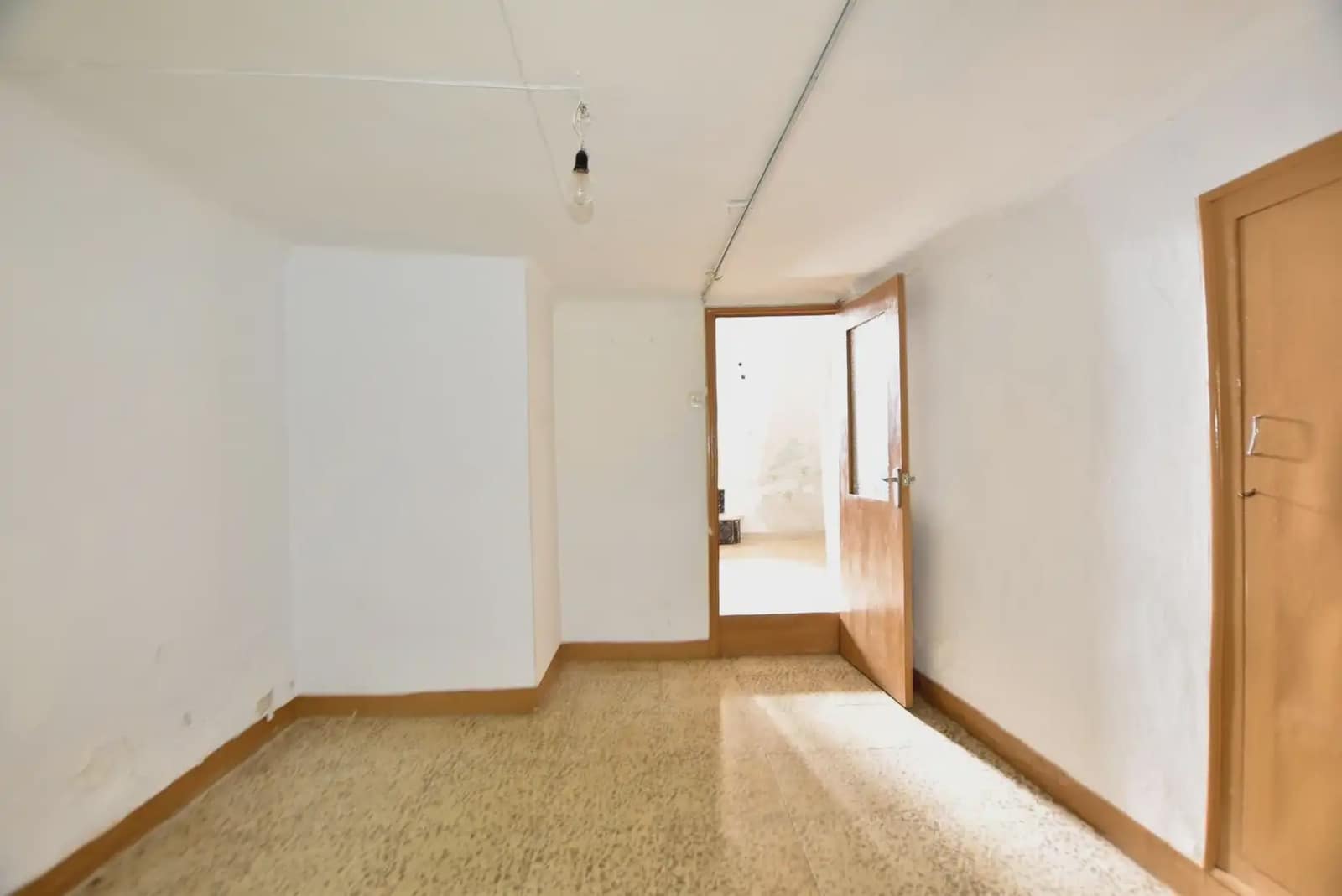 Townhouse for sale in Lanjaron - € 59,000 (Ref: 9837319)