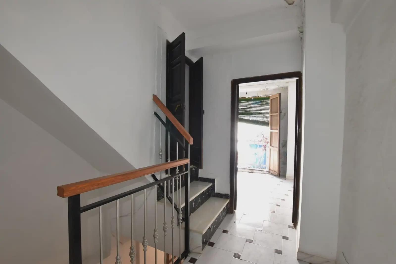 Townhouse for sale in Lanjaron - € 59,000 (Ref: 9837319)