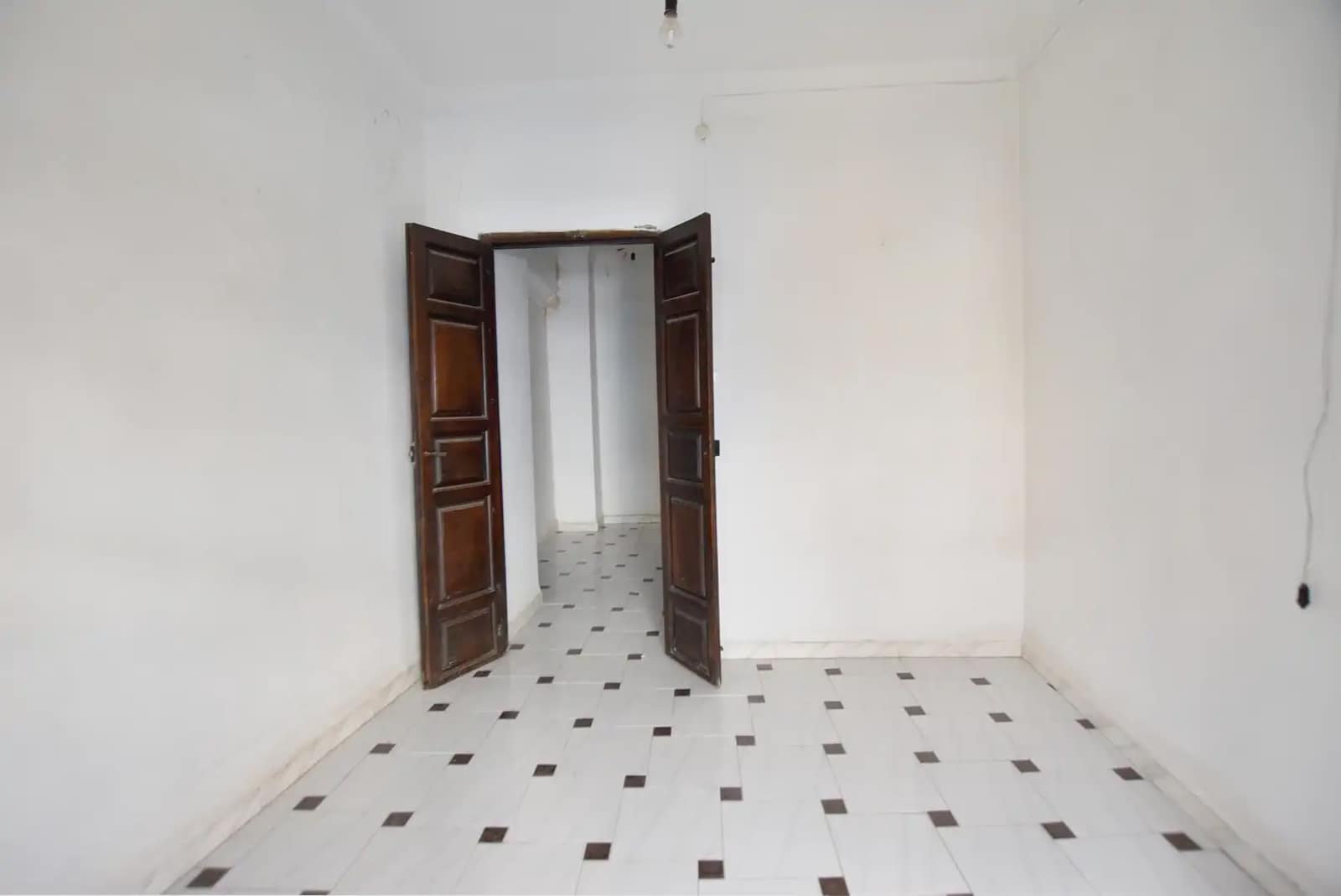 Townhouse for sale in Lanjaron - € 59,000 (Ref: 9837319)