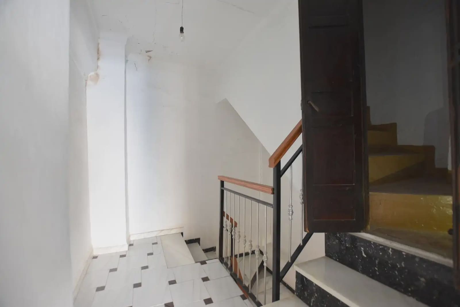 Townhouse for sale in Lanjaron - € 59,000 (Ref: 9837319)