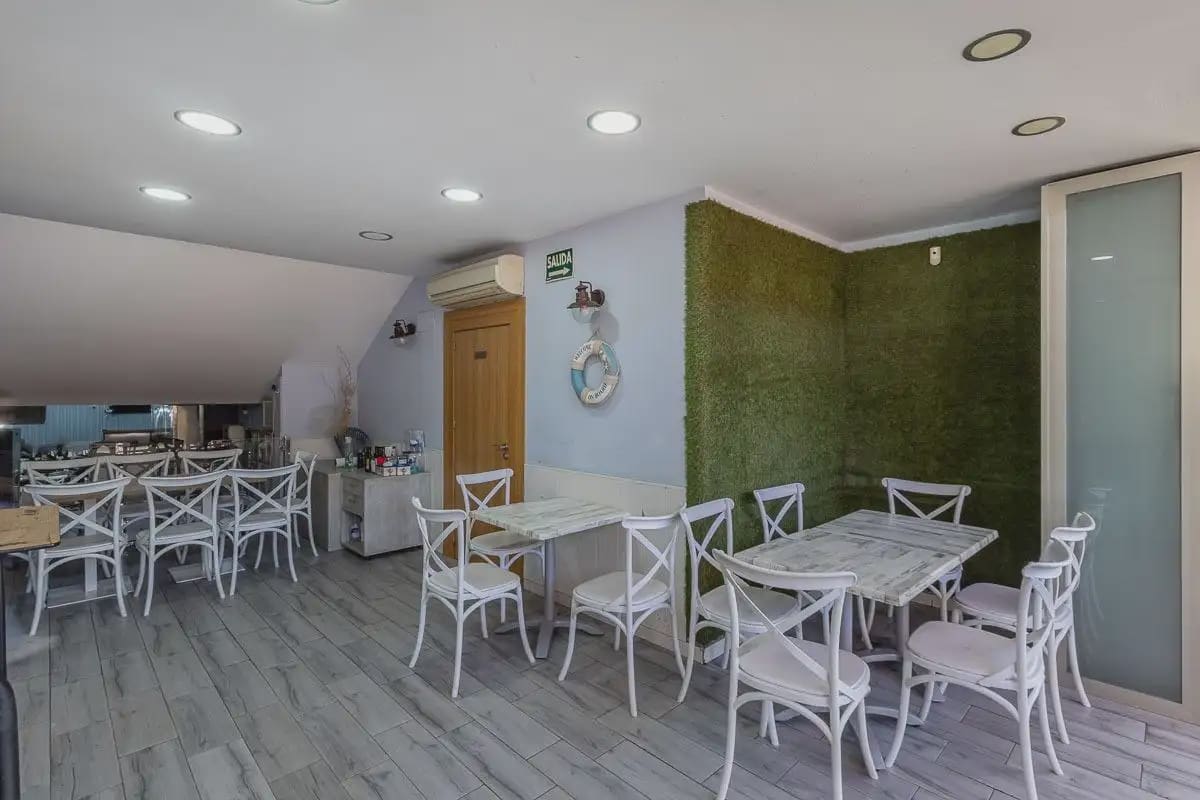 Commercieel te koop in Granada stad - € 339.000 (Ref: 9837321)