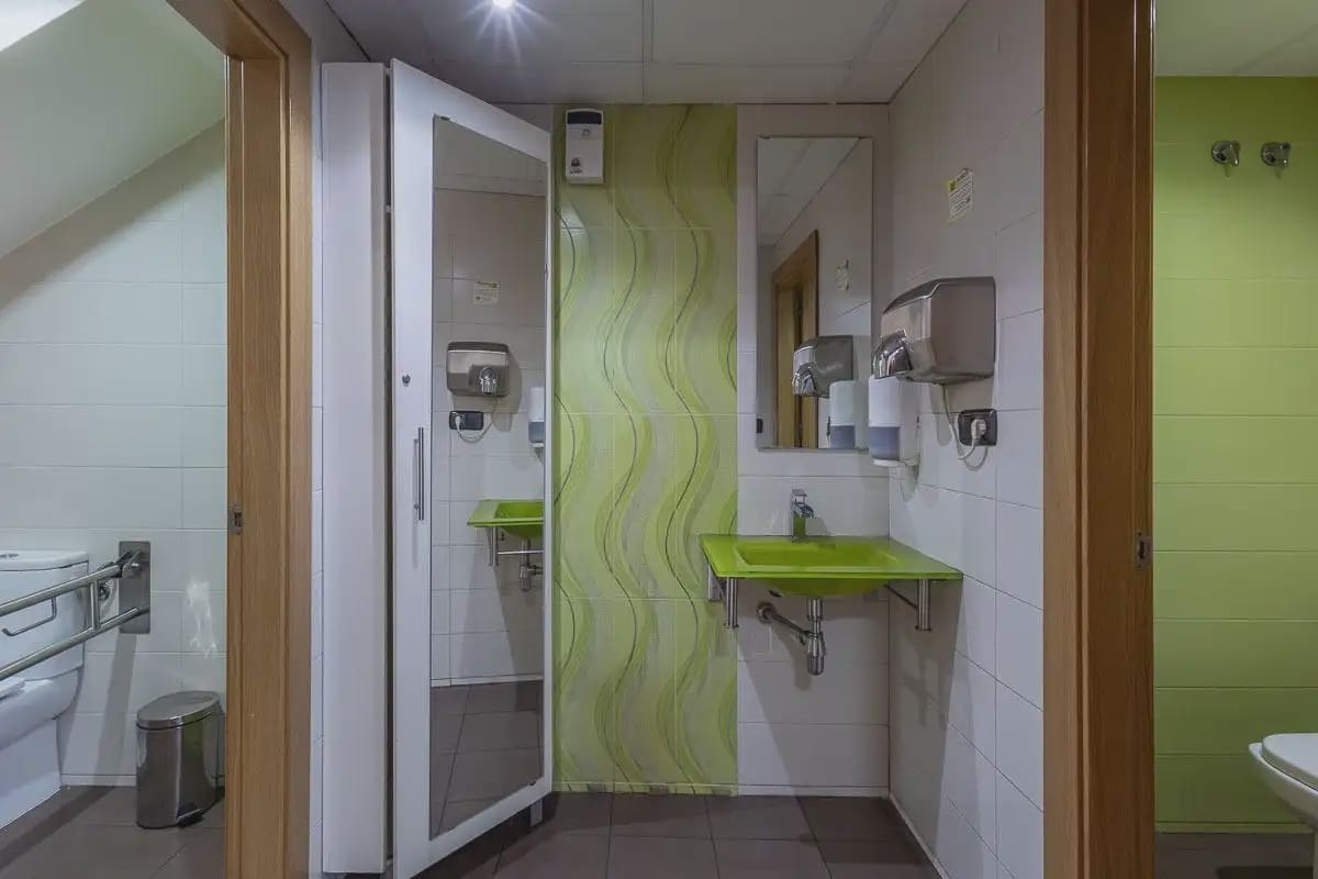 Commercieel te koop in Granada stad - € 339.000 (Ref: 9837321)