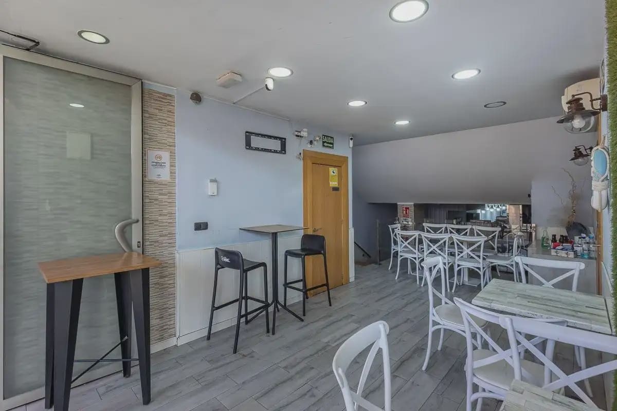Commercieel te koop in Granada stad - € 339.000 (Ref: 9837321)