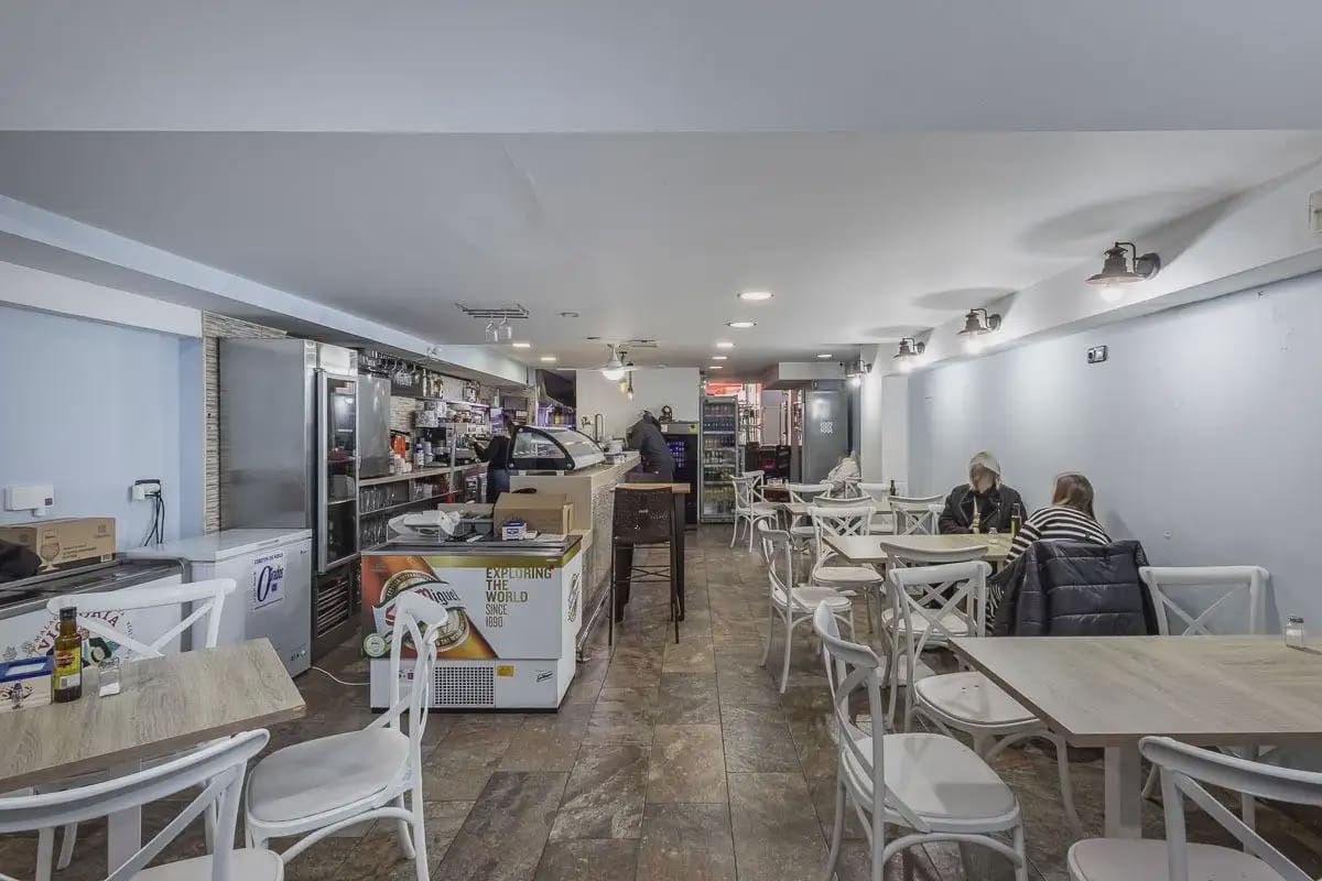 Commercieel te koop in Granada stad - € 339.000 (Ref: 9837321)