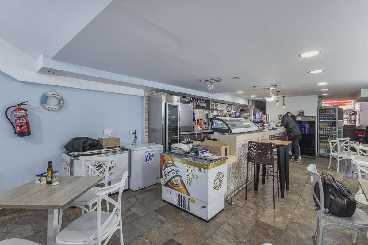 Commercieel te koop in Granada stad - € 339.000 (Ref: 9837321)