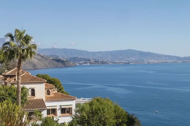 Villa te koop in Almuñécar met garage - € 595.900 (Ref: 9837323)